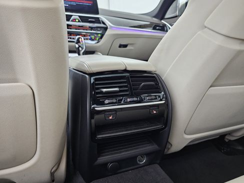 Used 2018 BMW M550i xDrive M550i xDrive image 19