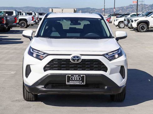 Used 2022 Toyota RAV4 XLE image 2