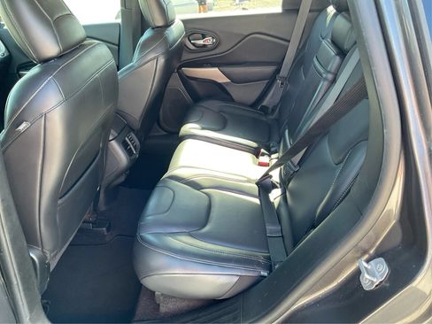 Used 2018 Jeep Cherokee Limited FWD image 10