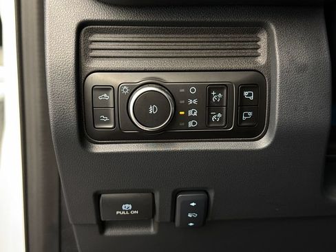 Used 2026 Ford F450 Platinum w/ FX4 Off-Road Package AWD/4WD image 32