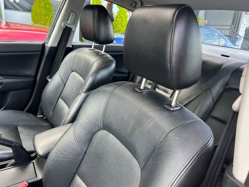 Used 2005 MAZDA MAZDA3 s w/ Moonroof & 6-CD Pkg image 11