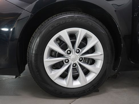 Used 2016 Toyota Camry LE image 28