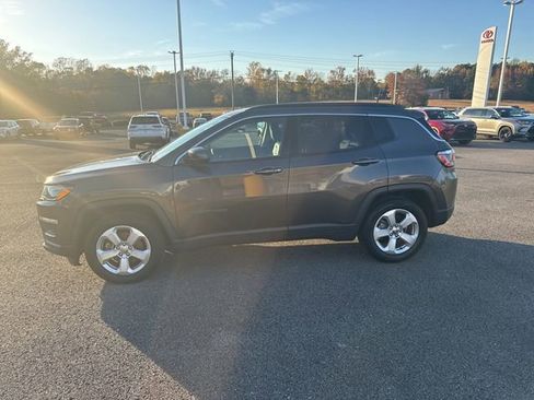 Used 2019 Jeep Compass Latitude image 6