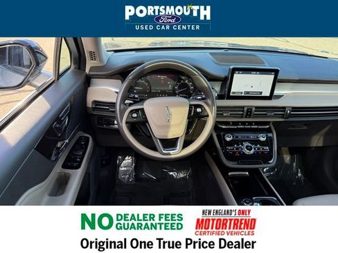 Used 2022 Lincoln Corsair AWD w/ Premium Package image 7