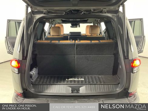 Used 2024 Lexus GX 550 w/ Accessory Package (2T) AWD/4WD image 14