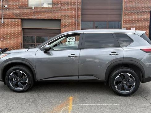 Used 2024 Nissan Rogue SV AWD/4WD image 10