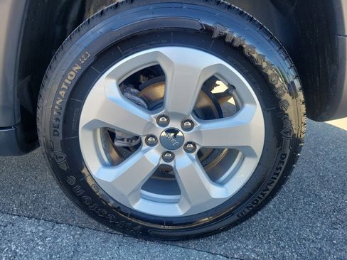 Used 2019 Jeep Compass Latitude w/ Popular Equipment Group image 27