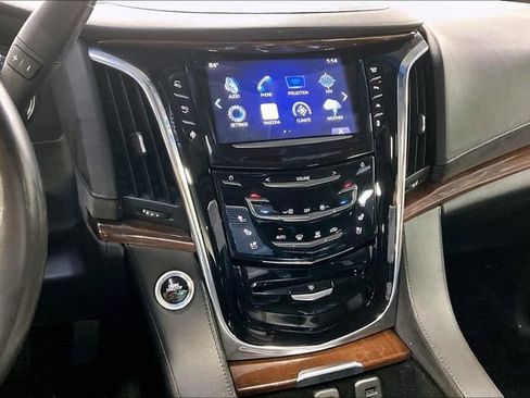 Used 2016 Cadillac Escalade Luxury AWD/4WD image 5