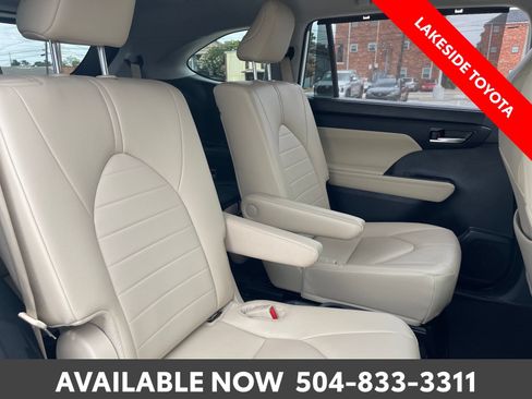 Certified 2024 Toyota Highlander XLE FWD image 20