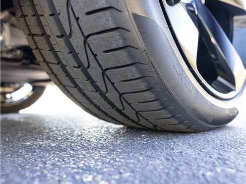 Certified 2024 Bentley Bentayga Extended Wheelbase image 93