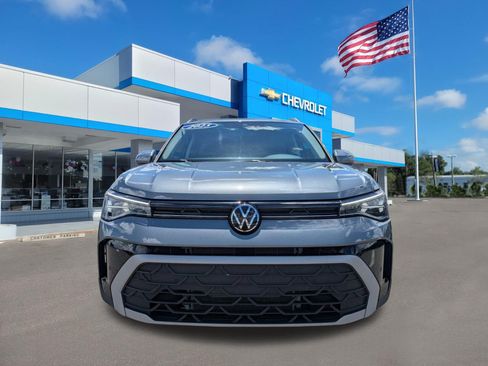 Used 2025 Volkswagen Taos SE FWD image 8