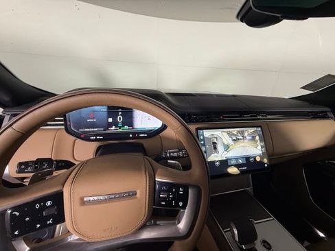 Used 2025 Land Rover Range Rover SE AWD/4WD image 25