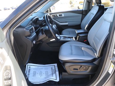 Used 2021 Ford Explorer XLT w/ Equipment Group 202A image 13