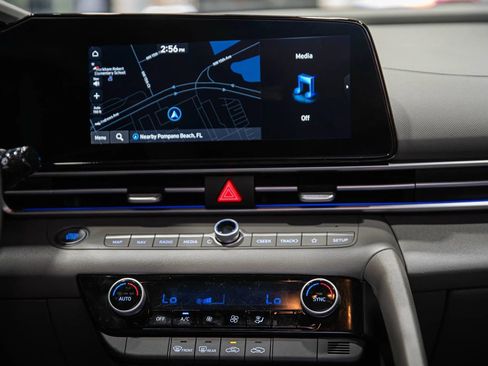 Used 2024 Hyundai Elantra SEL image 14