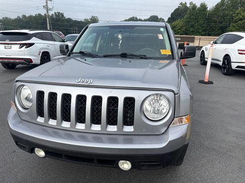 Used 2015 Jeep Patriot Sport w/ Power Value Group AWD/4WD image 3