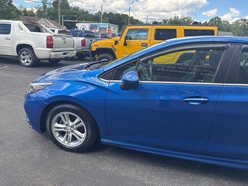 Used 2016 Chevrolet Cruze LT w/ Convenience Package FWD image 4