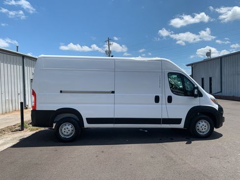 Used 2023 RAM ProMaster 2500 FWD image 2