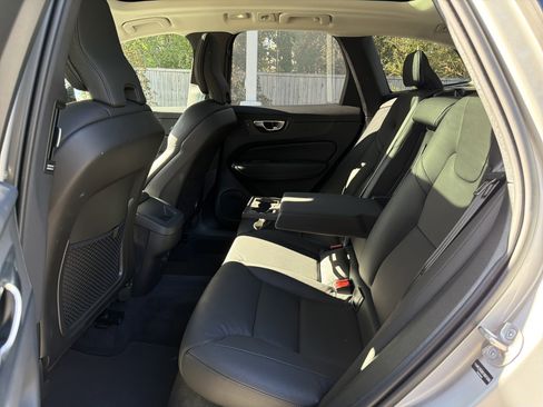 Certified 2025 Volvo XC60 B5 Plus image 32