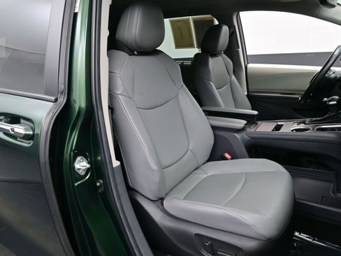 Used 2024 Toyota Sienna XLE image 14