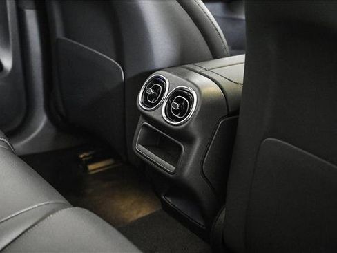 New 2026 Mercedes-Benz GLC 300 4MATIC image 19