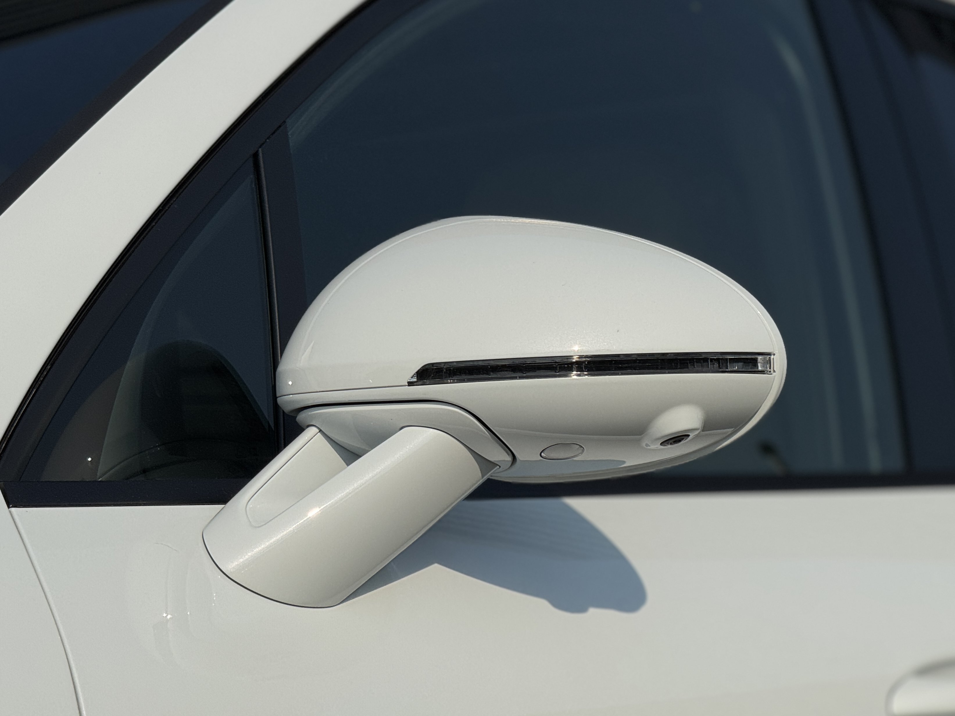 Certified 2025 Porsche Macan AWD/4WD image 17