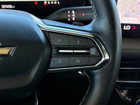 Used 2025 Chevrolet Traverse LT image 38