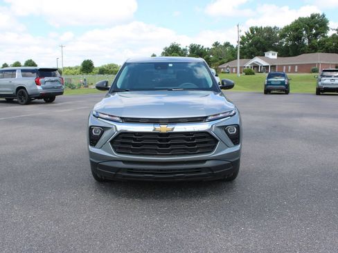 Used 2024 Chevrolet TrailBlazer LS w/ LS Convenience Package FWD image 3