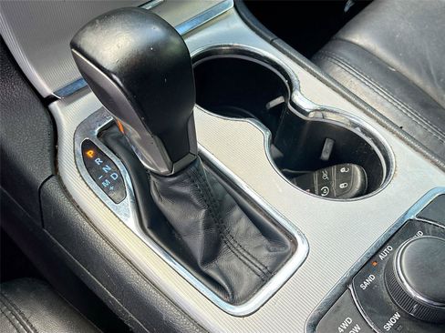 Used 2018 Jeep Grand Cherokee Limited AWD/4WD image 17