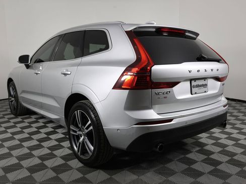 Used 2018 Volvo XC60 T5 Momentum w/ Vision Package image 4