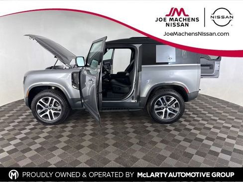 Used 2023 Land Rover Defender 90 S image 9