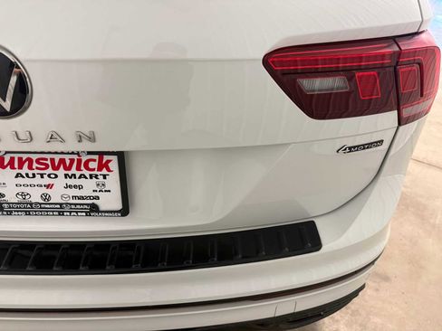 Certified 2023 Volkswagen Tiguan SE R-Line AWD/4WD image 18