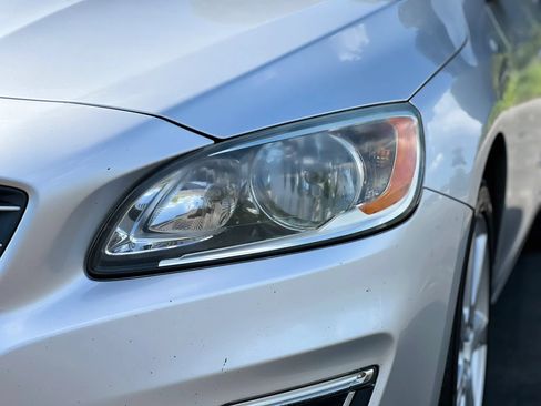 Used 2016 Volvo V60 T5 Premier w/ Convenience Package FWD image 10
