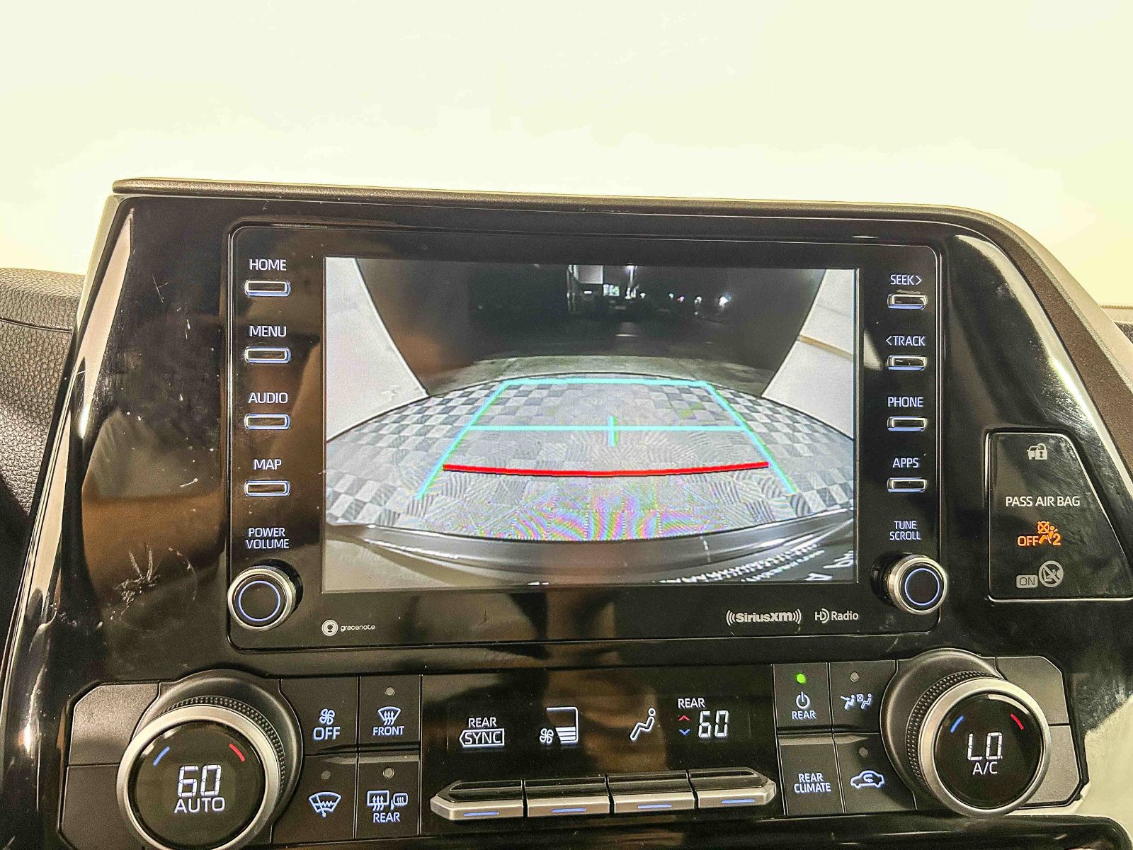Used 2021 Toyota Highlander LE FWD image 24