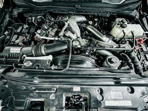 Used 2022 Ford F550 4x4 Crew Cab Super Duty w/ Power Equipment Group image 15