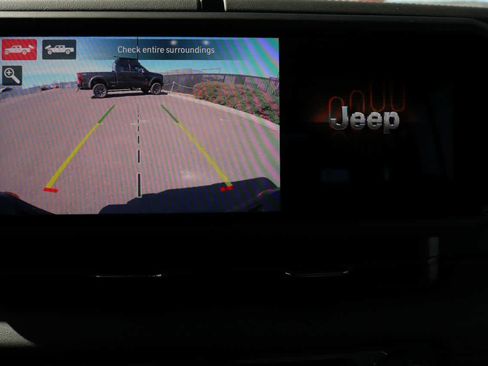 Used 2024 Jeep Gladiator Mojave w/ Technology Group image 15