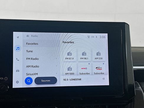 Used 2023 Toyota Corolla LE image 21