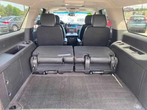 Used 2013 Chevrolet Suburban LTZ RWD image 18