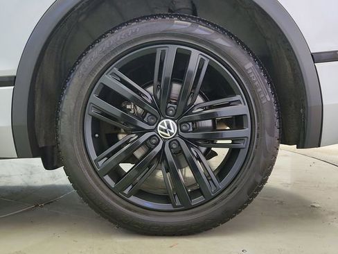 Used 2022 Volkswagen Tiguan SE R-Line FWD image 32