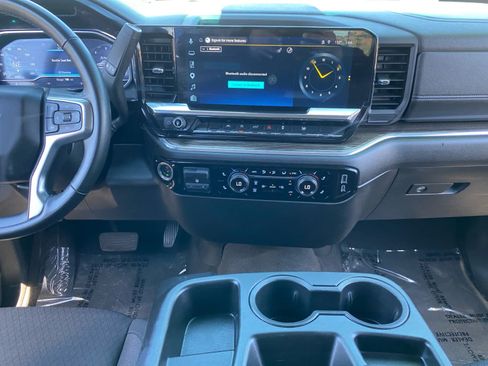 Used 2025 Chevrolet Silverado 1500 LT AWD/4WD image 11