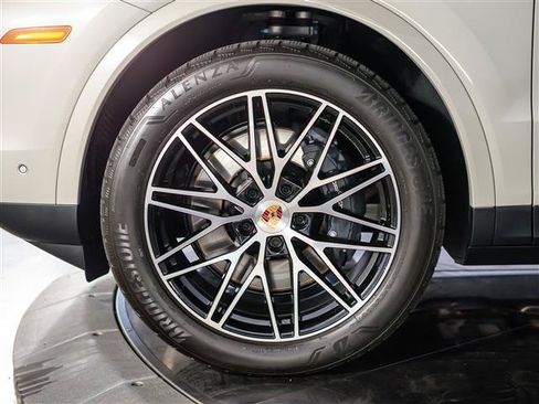 Certified 2026 Porsche Cayenne AWD/4WD image 15