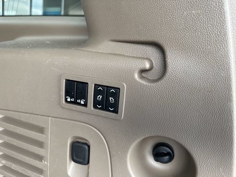 Used 2018 Chevrolet Suburban LT AWD/4WD image 14
