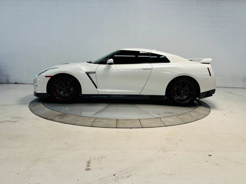 Used 2013 Nissan GT-R Premium AWD/4WD image 4