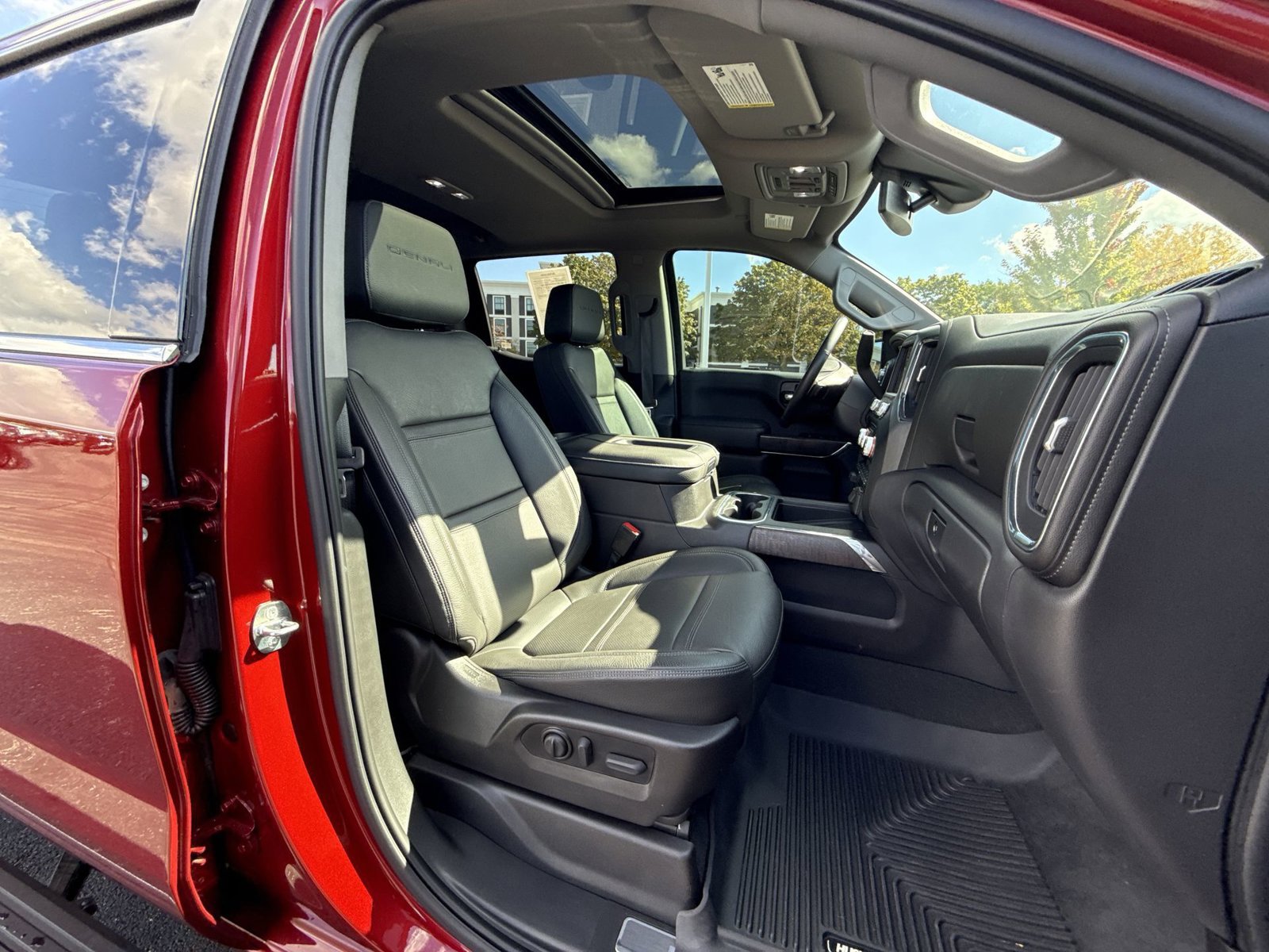 Used 2022 GMC Sierra 1500 Denali w/ Denali Premium Package AWD/4WD image 26