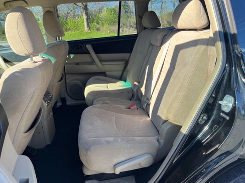 Used 2012 Toyota Highlander SE w/ Tow Pkg image 12