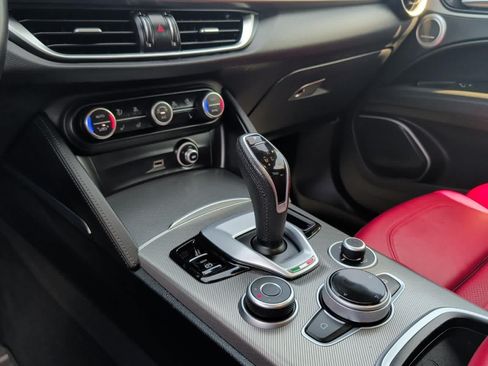 Used 2023 Alfa Romeo Stelvio Veloce AWD/4WD image 21