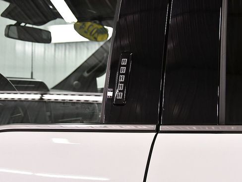 Used 2024 Ford F150 Lariat w/ Equipment Group 502A High image 19