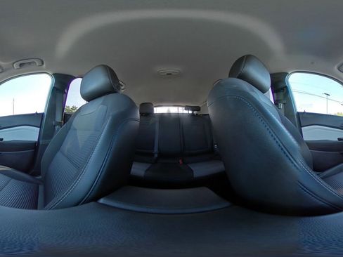 Used 2025 Chevrolet Trax LT w/ LT Convenience Package FWD image 41