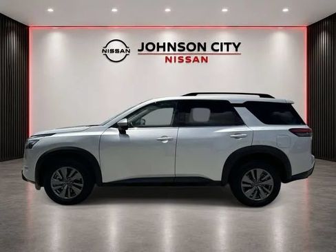 Used 2025 Nissan Pathfinder SV FWD image 8