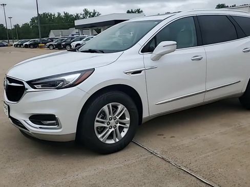 Used 2021 Buick Enclave Essence w/ Sound and Sites Package AWD/4WD image 4