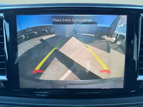 Used 2025 Chrysler Pacifica Limited image 8